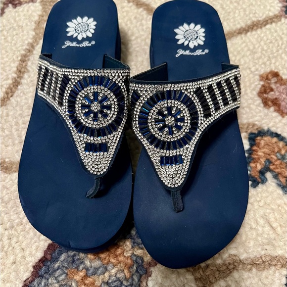 🟨 Yellow Box ~ Navy Bling Sandals - Picture 3 of 4